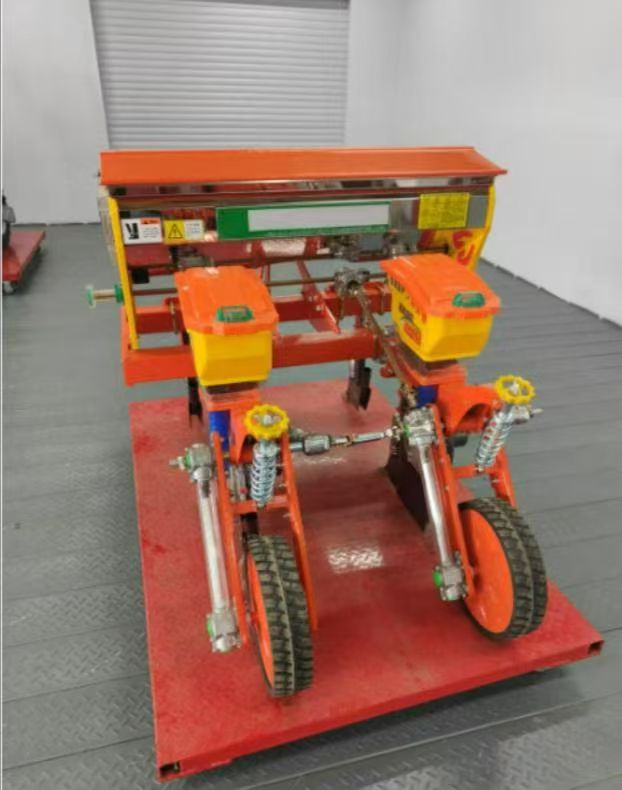 Кукурузная сеялка на тракторе Кукурузная сеялка на тракторе